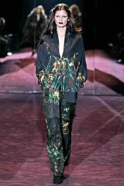 Look 12